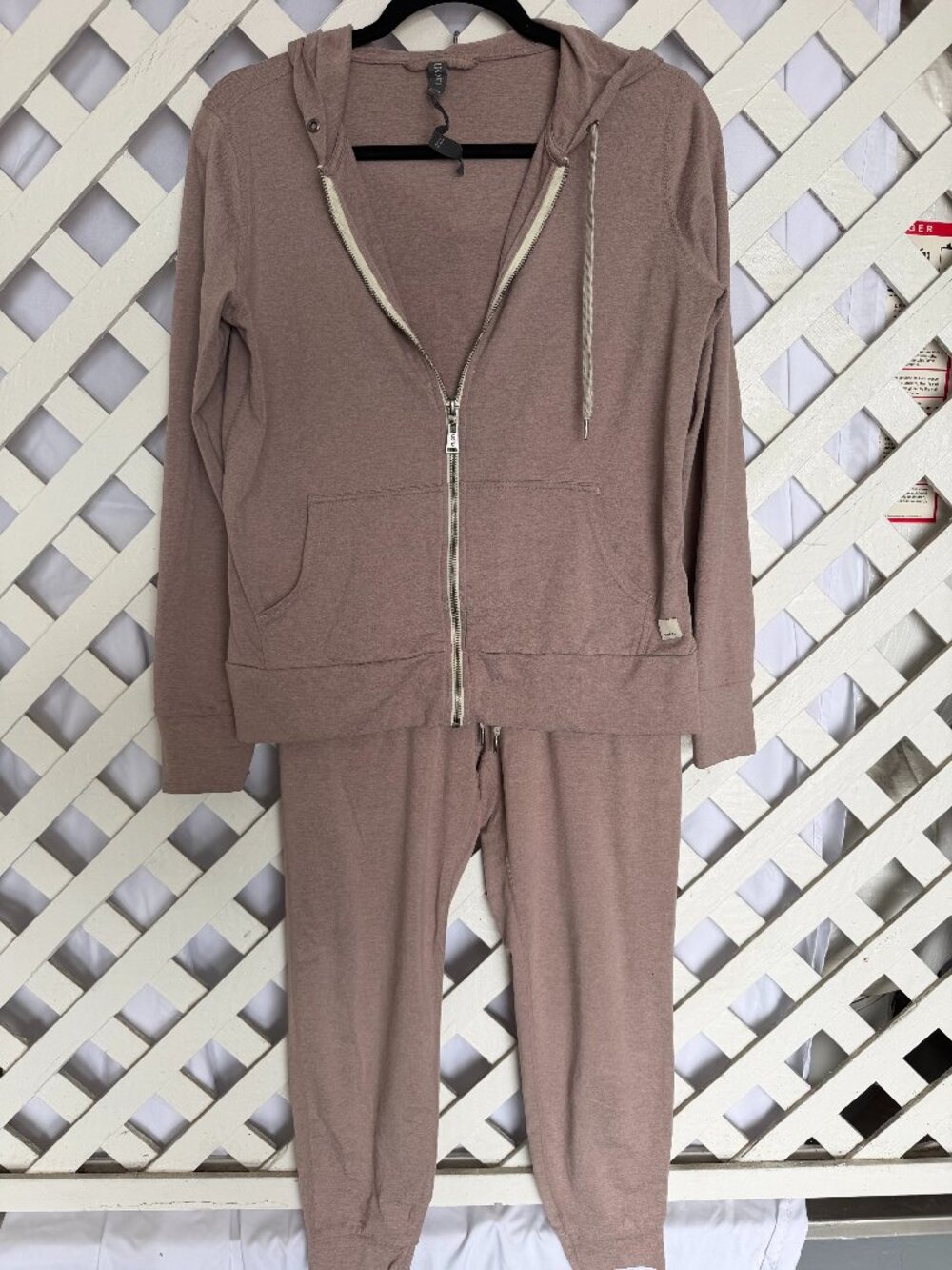 Vuori Women's Halo Performance Matching Jogging Set- XS
